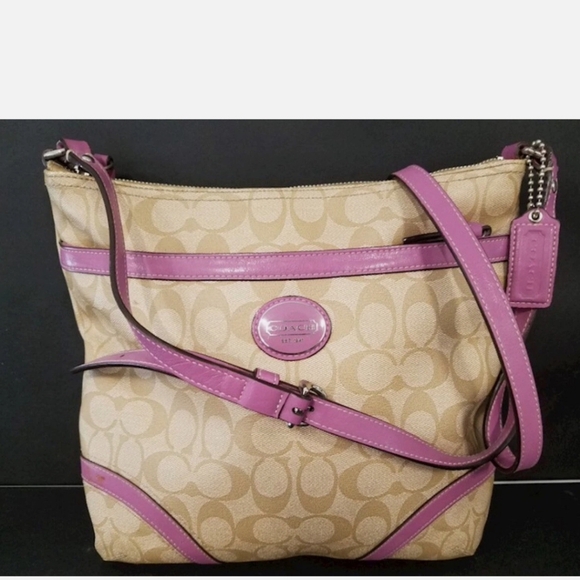 Coach Beige Signature Canvas Shoulder Bag with Pink Leather Trim - Picture 4 of 10